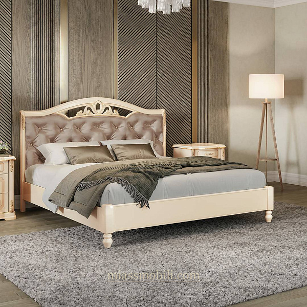 Кровать двойная с кутанной головной и без ножной спинки